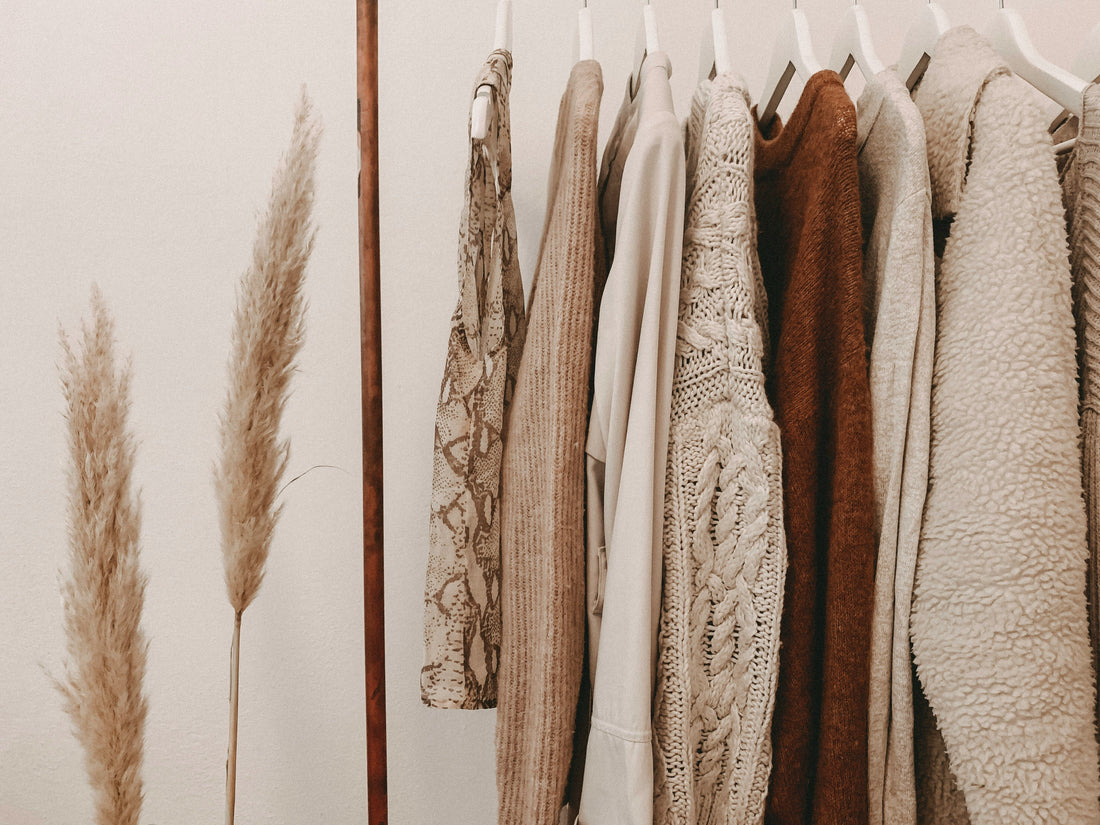 Sostenibilidad en tu armario: razones para elegir moda responsable.